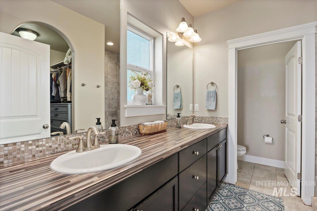 583 Pioneer Dr, Jerome, Idaho 83338, 3 Bedrooms, 3 Bathrooms, Residential For Sale, Price $585,900, 98959016