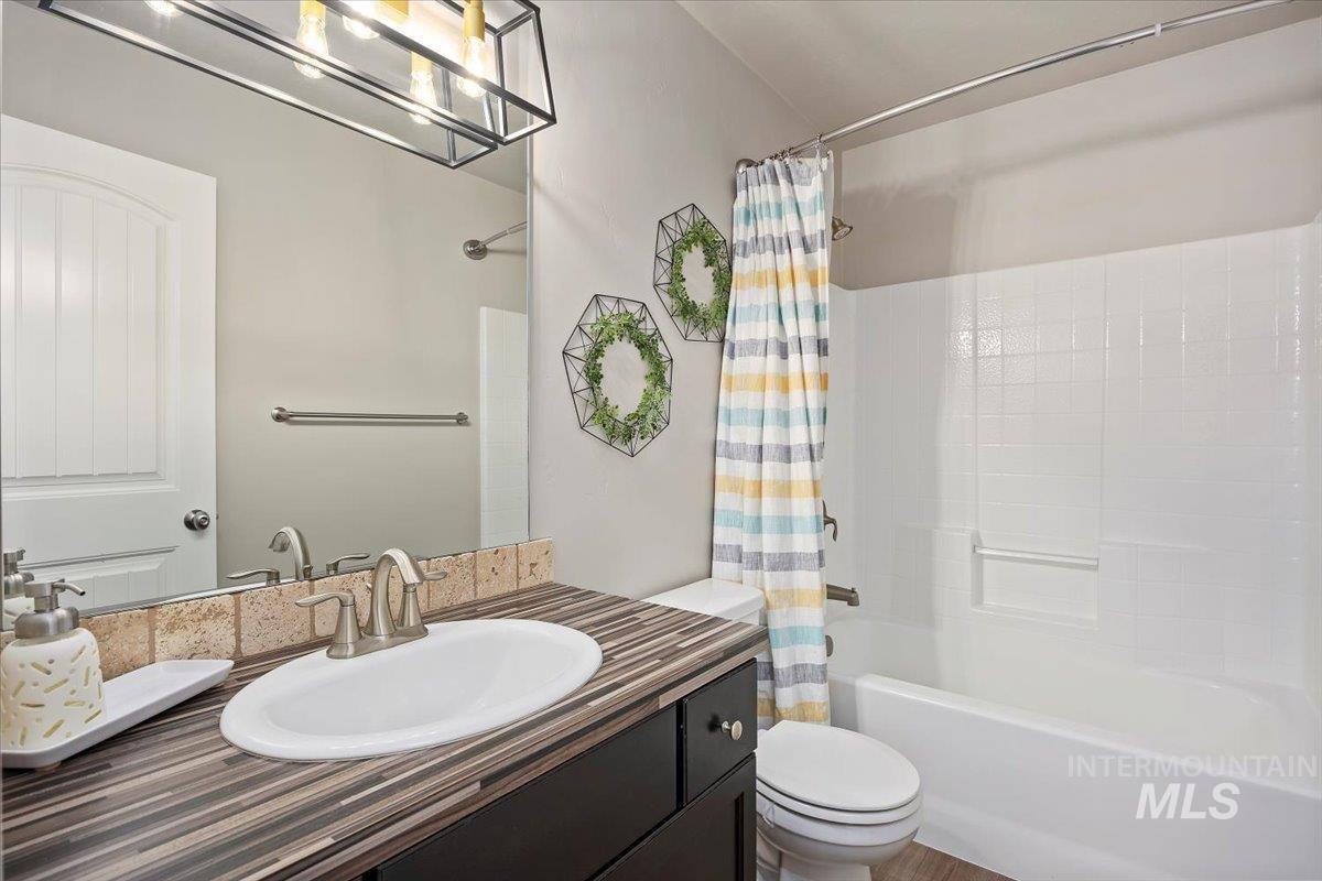 583 Pioneer Dr, Jerome, Idaho 83338, 3 Bedrooms, 3 Bathrooms, Residential For Sale, Price $585,900, 98959016