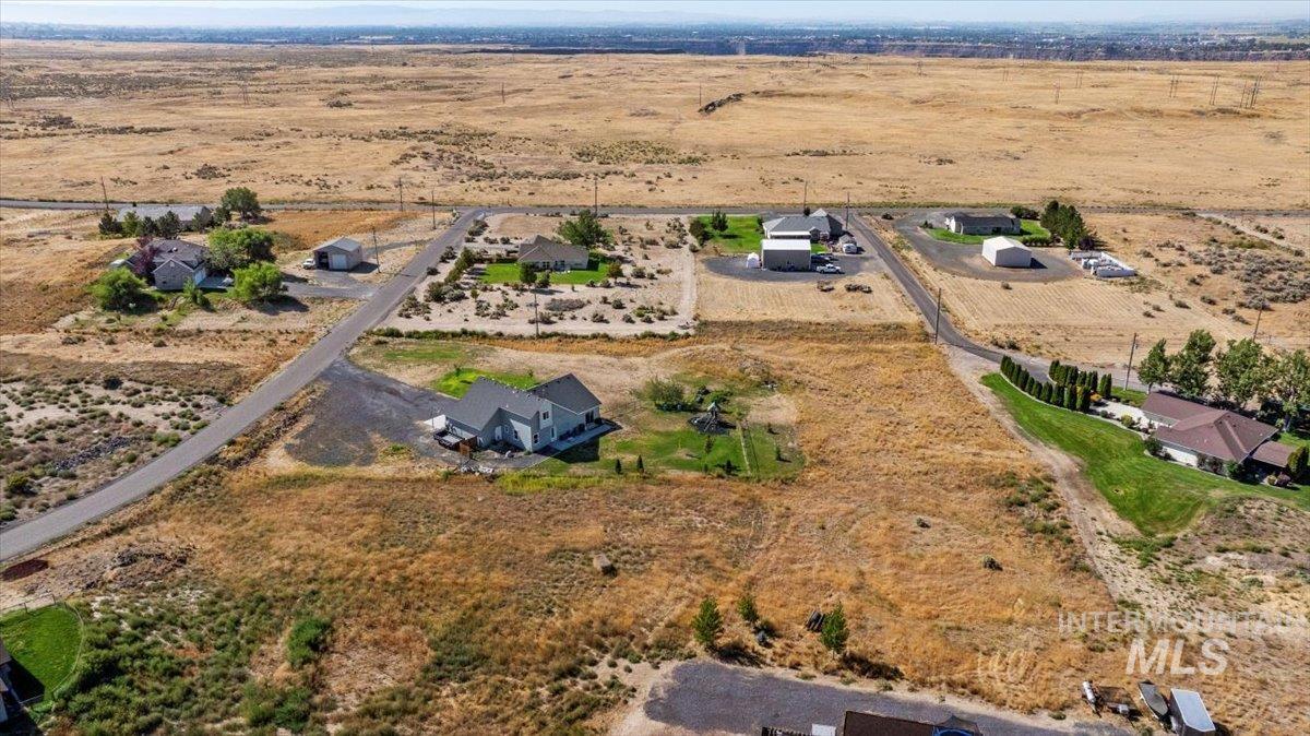 583 Pioneer Dr, Jerome, Idaho 83338, 3 Bedrooms, 3 Bathrooms, Residential For Sale, Price $585,900, 98959016