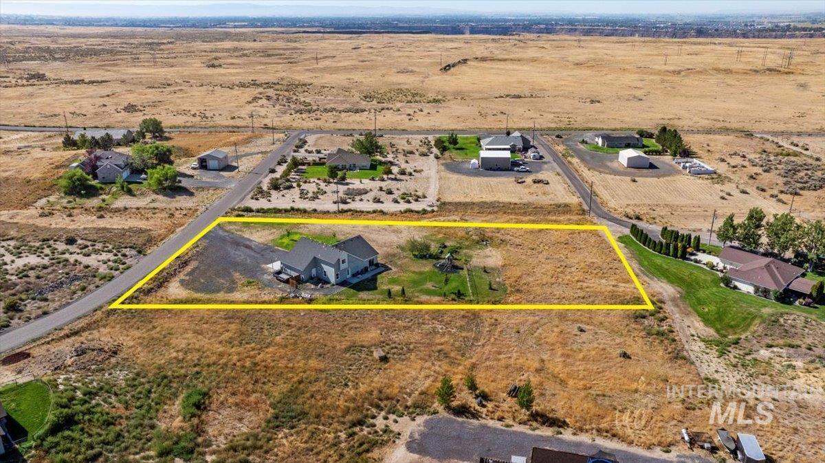 583 Pioneer Dr, Jerome, Idaho 83338, 3 Bedrooms, 3 Bathrooms, Residential For Sale, Price $585,900, 98959016