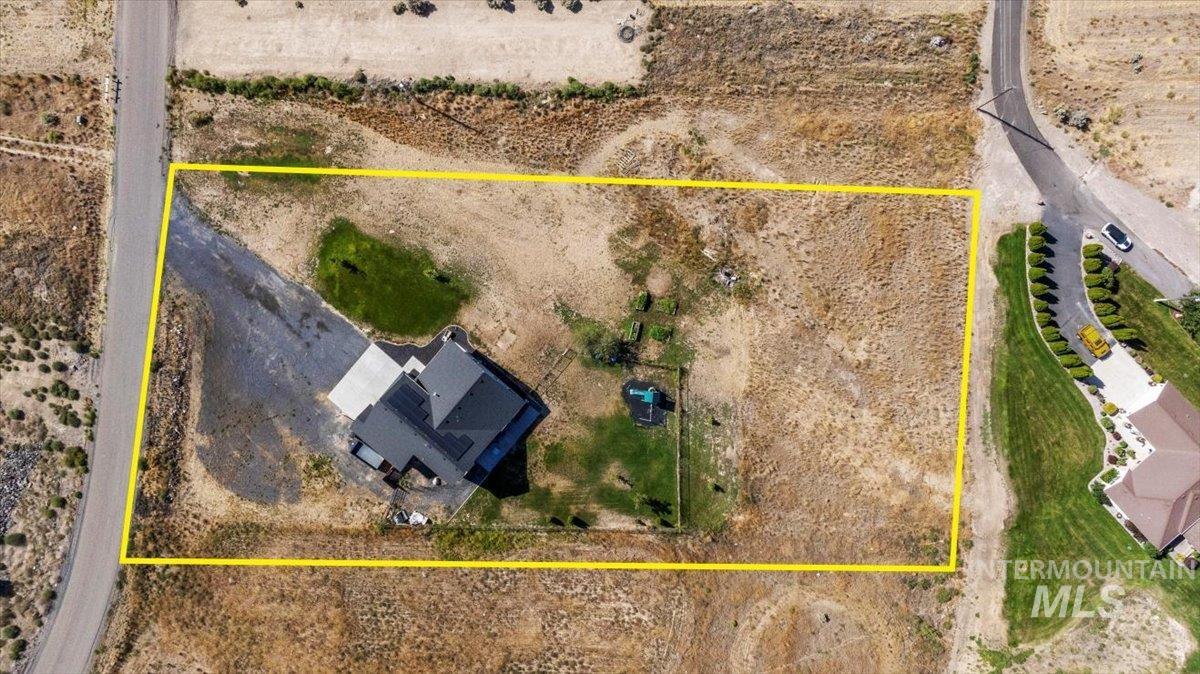 583 Pioneer Dr, Jerome, Idaho 83338, 3 Bedrooms, 3 Bathrooms, Residential For Sale, Price $585,900, 98959016