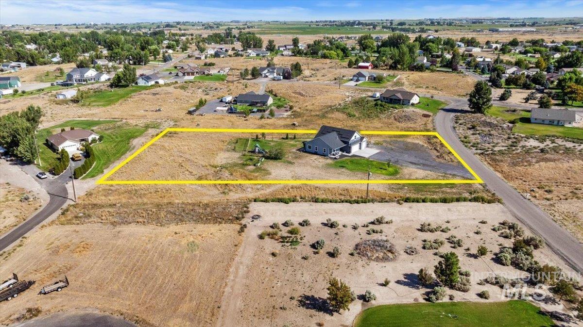 583 Pioneer Dr, Jerome, Idaho 83338, 3 Bedrooms, 3 Bathrooms, Residential For Sale, Price $585,900, 98959016