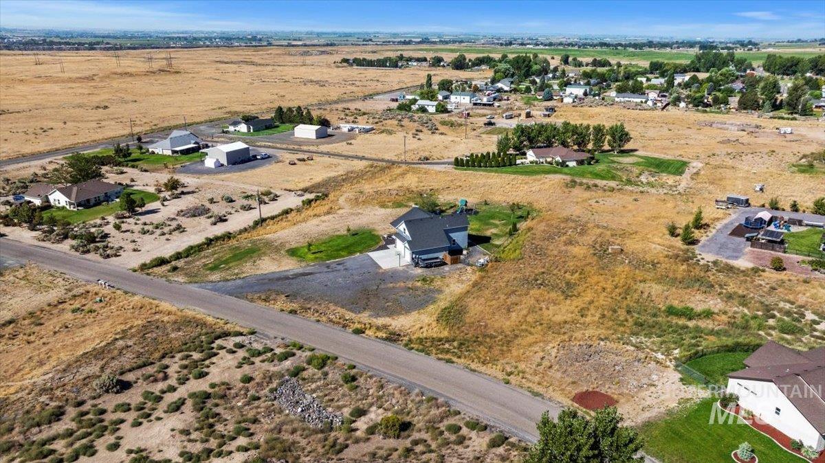 583 Pioneer Dr, Jerome, Idaho 83338, 3 Bedrooms, 3 Bathrooms, Residential For Sale, Price $585,900, 98959016