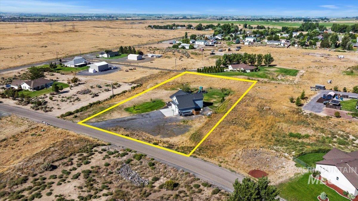 583 Pioneer Dr, Jerome, Idaho 83338, 3 Bedrooms, 3 Bathrooms, Residential For Sale, Price $585,900, 98959016