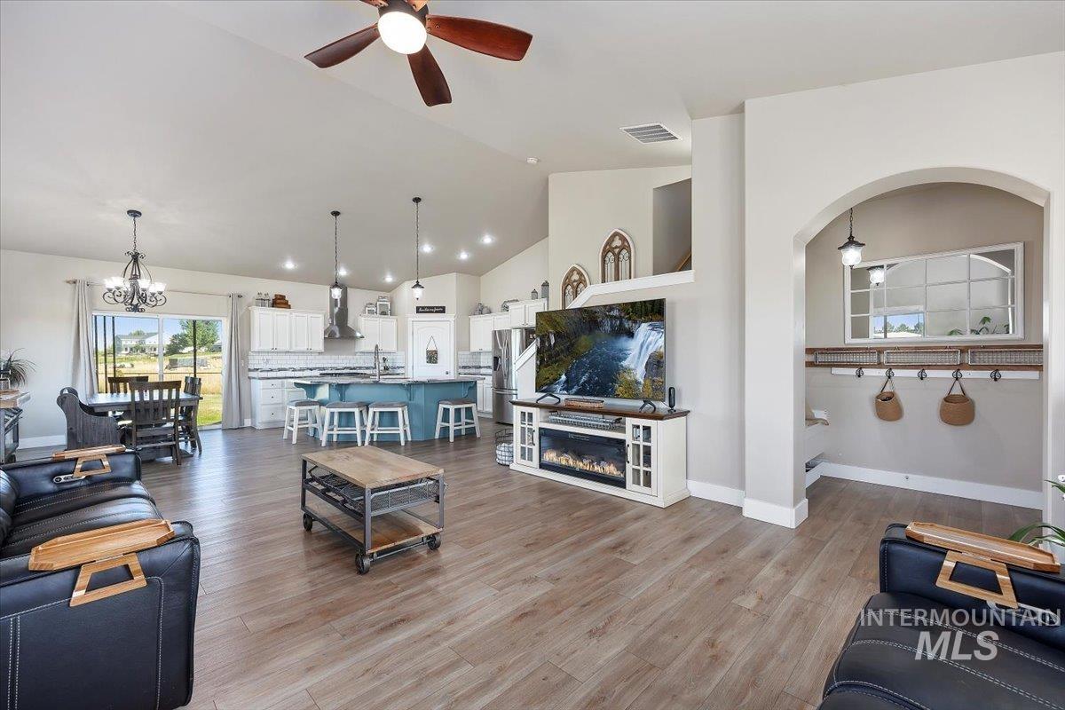 583 Pioneer Dr, Jerome, Idaho 83338, 3 Bedrooms, 3 Bathrooms, Residential For Sale, Price $585,900, 98959016