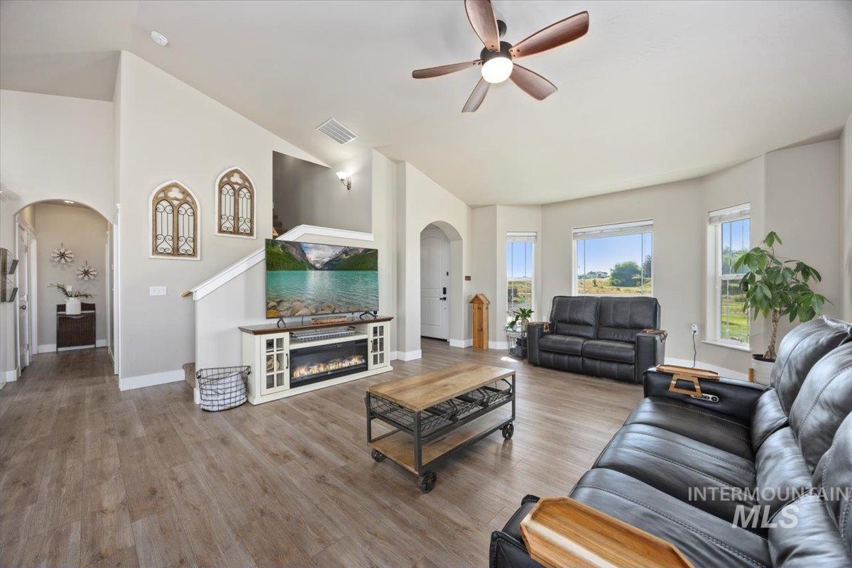 583 Pioneer Dr, Jerome, Idaho 83338, 3 Bedrooms, 3 Bathrooms, Residential For Sale, Price $585,900, 98959016