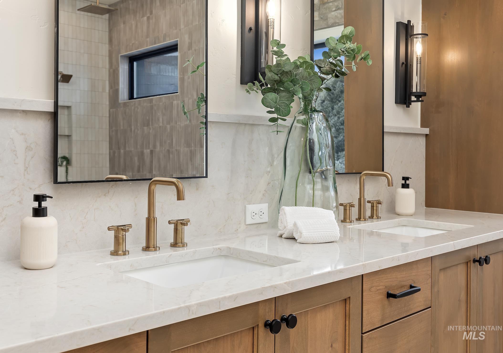 2834 W Cassia St., Boise, Idaho 83705, 3 Bedrooms, 3.5 Bathrooms, Residential For Sale, Price $924,900,MLS 98959030