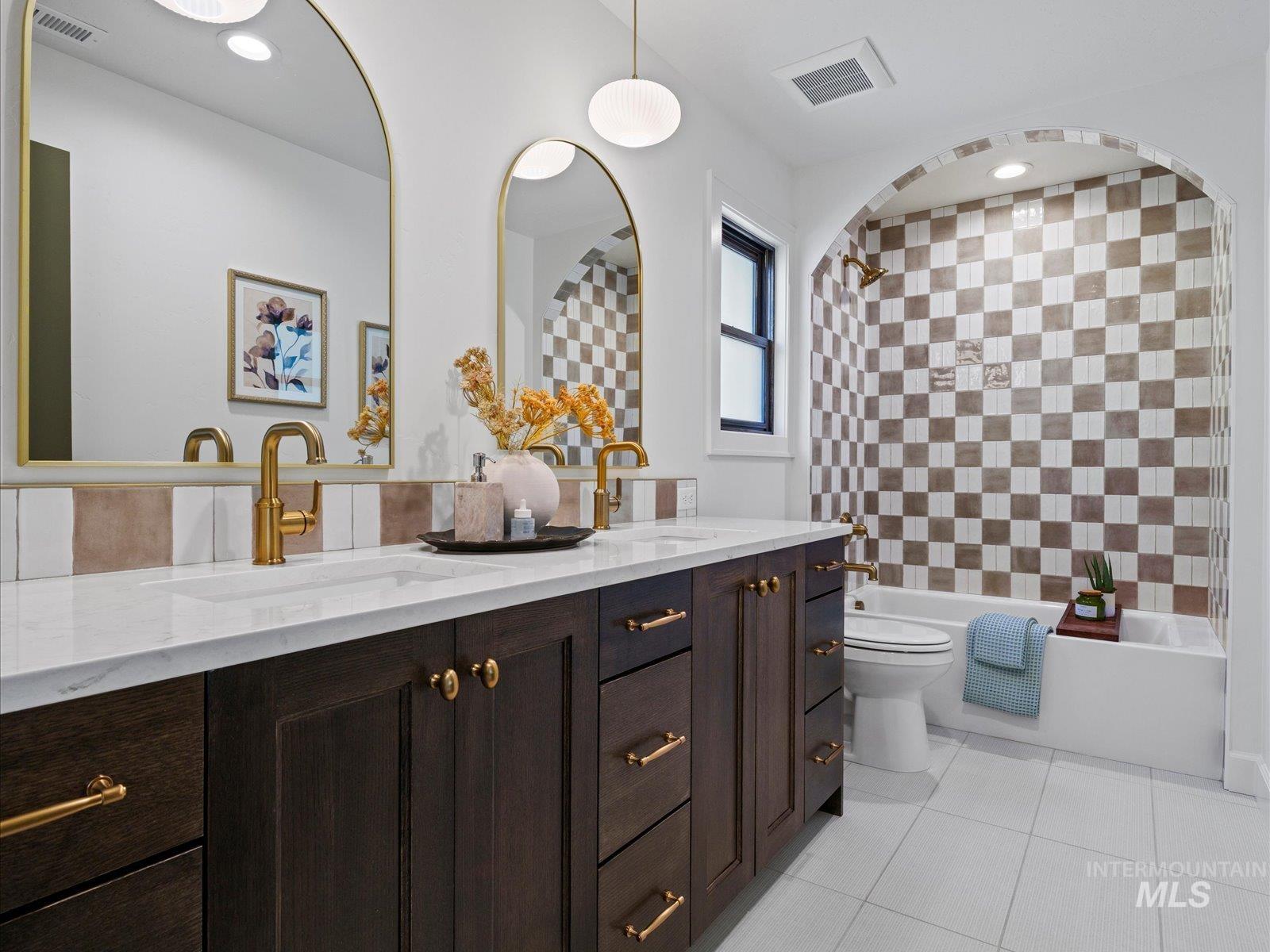 2834 W Cassia St., Boise, Idaho 83705, 3 Bedrooms, 3.5 Bathrooms, Residential For Sale, Price $924,900, 98959030