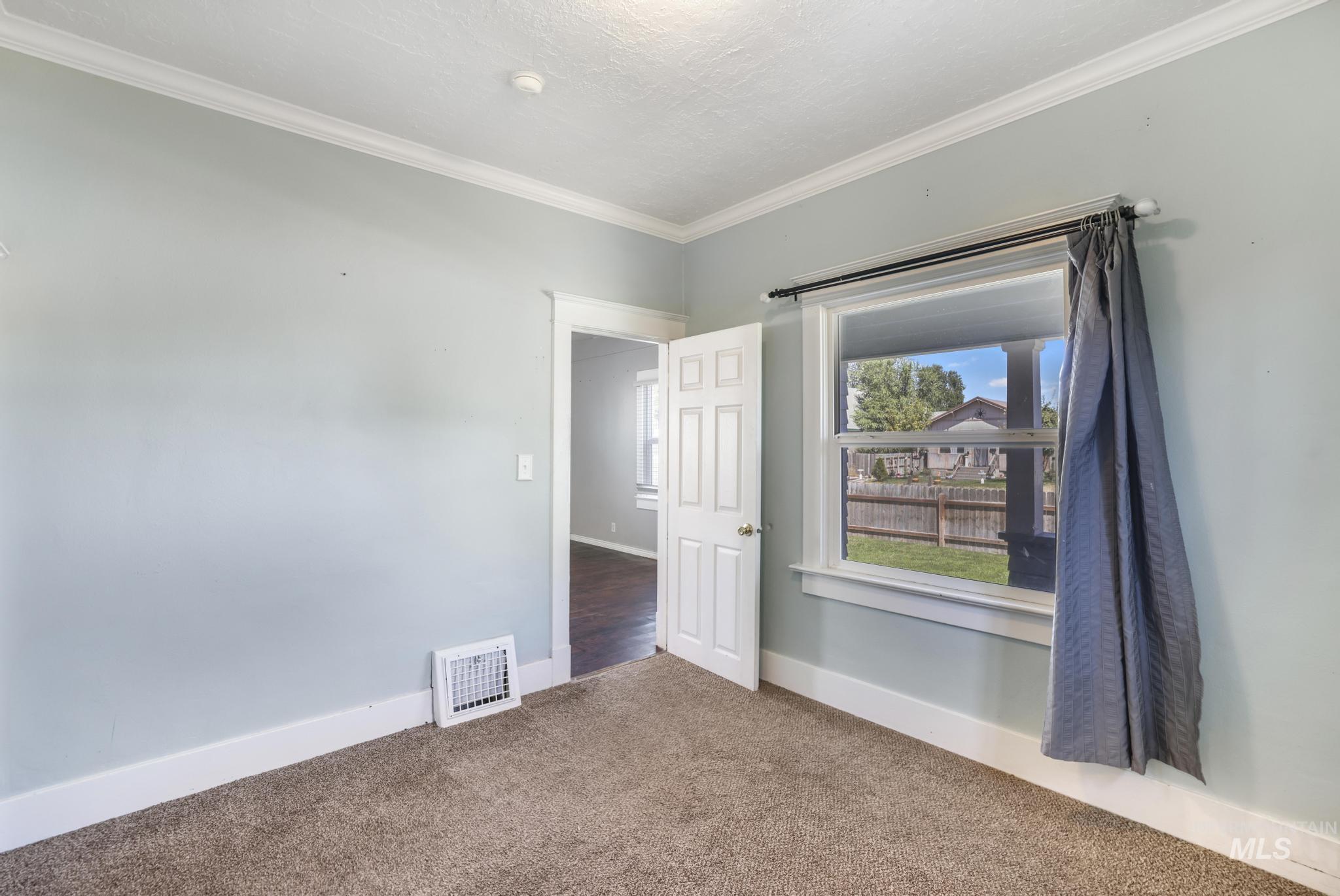 520 E 2nd Ave, Twin Falls, Idaho 83301, 3 Bedrooms, 2 Bathrooms, Residential For Sale, Price $264,000,MLS 98959032