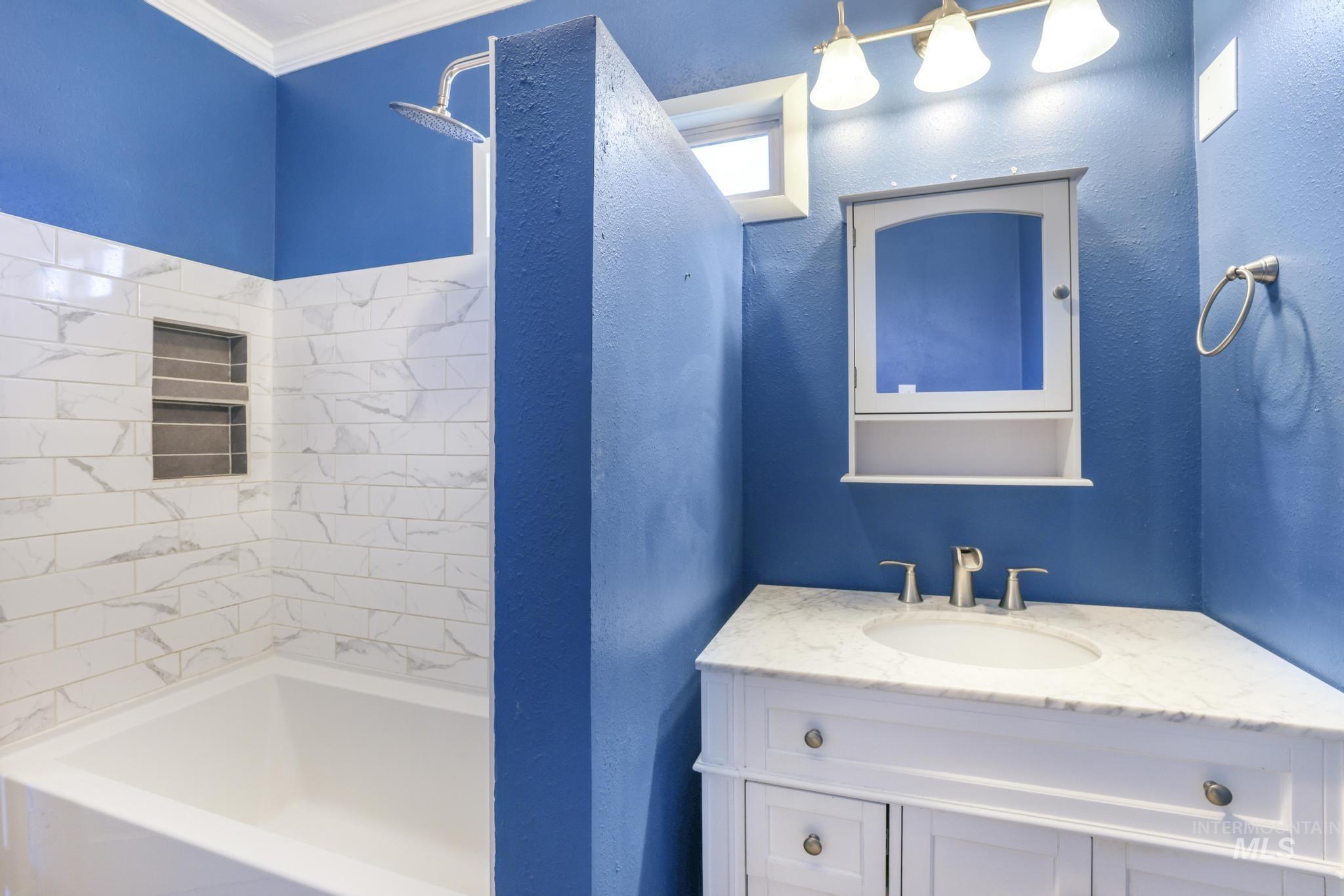 520 E 2nd Ave, Twin Falls, Idaho 83301, 3 Bedrooms, 2 Bathrooms, Residential For Sale, Price $264,000,MLS 98959032