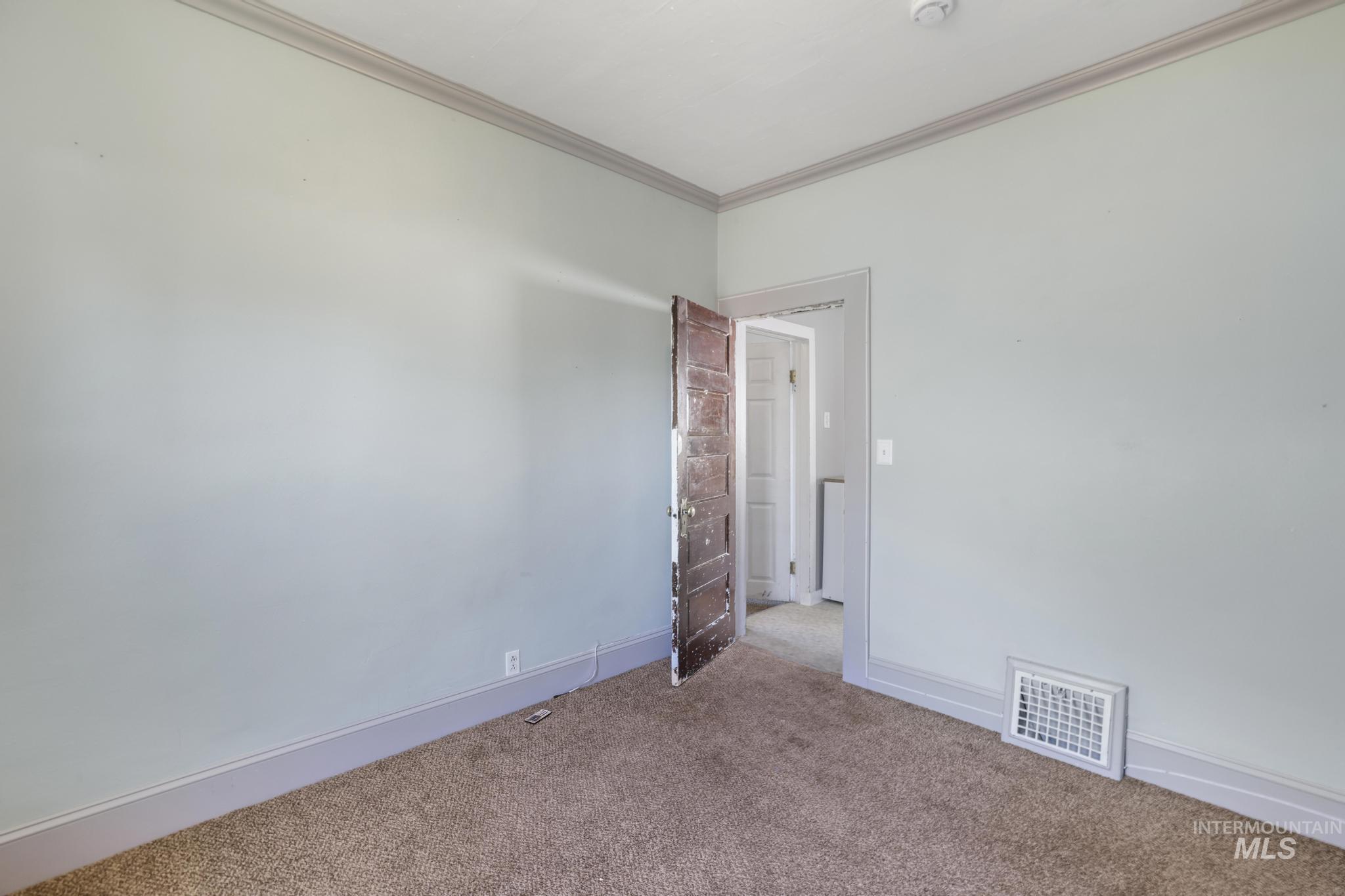 520 E 2nd Ave, Twin Falls, Idaho 83301, 3 Bedrooms, 2 Bathrooms, Residential For Sale, Price $264,000,MLS 98959032