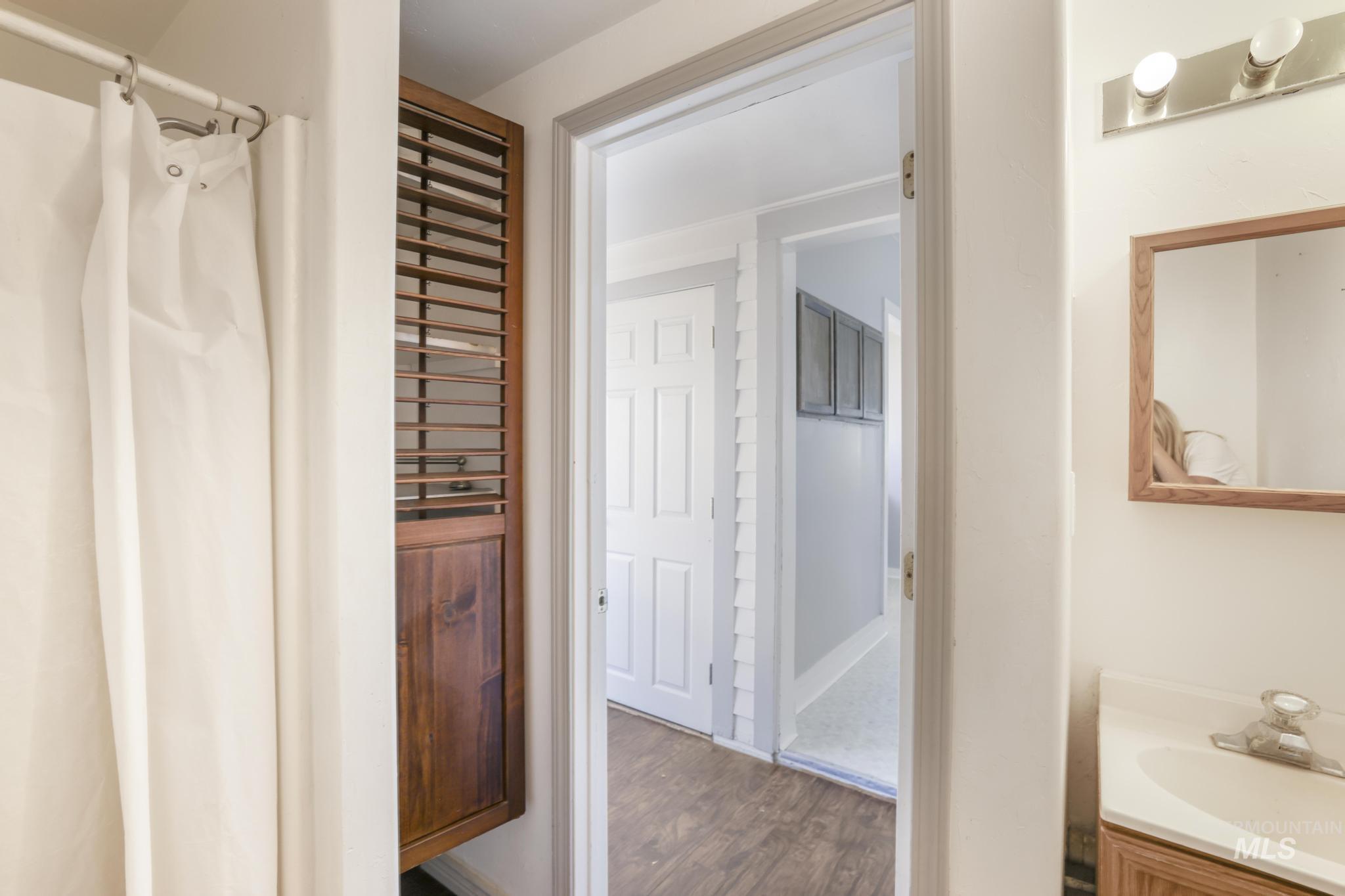 520 E 2nd Ave, Twin Falls, Idaho 83301, 3 Bedrooms, 2 Bathrooms, Residential For Sale, Price $264,000,MLS 98959032