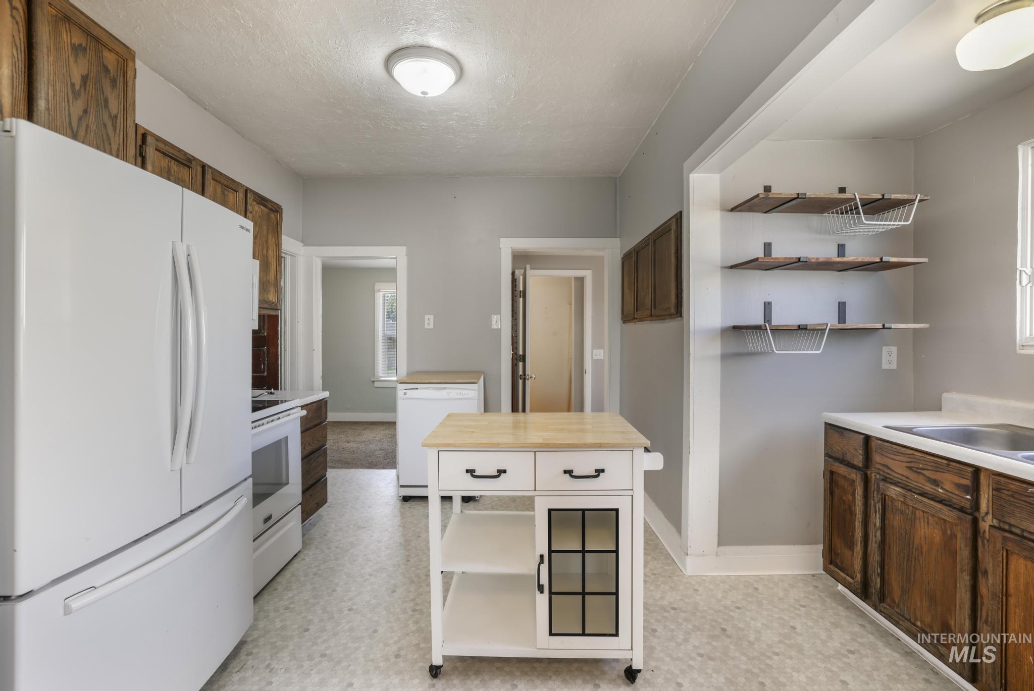 520 E 2nd Ave, Twin Falls, Idaho 83301, 3 Bedrooms, 2 Bathrooms, Residential For Sale, Price $264,000,MLS 98959032