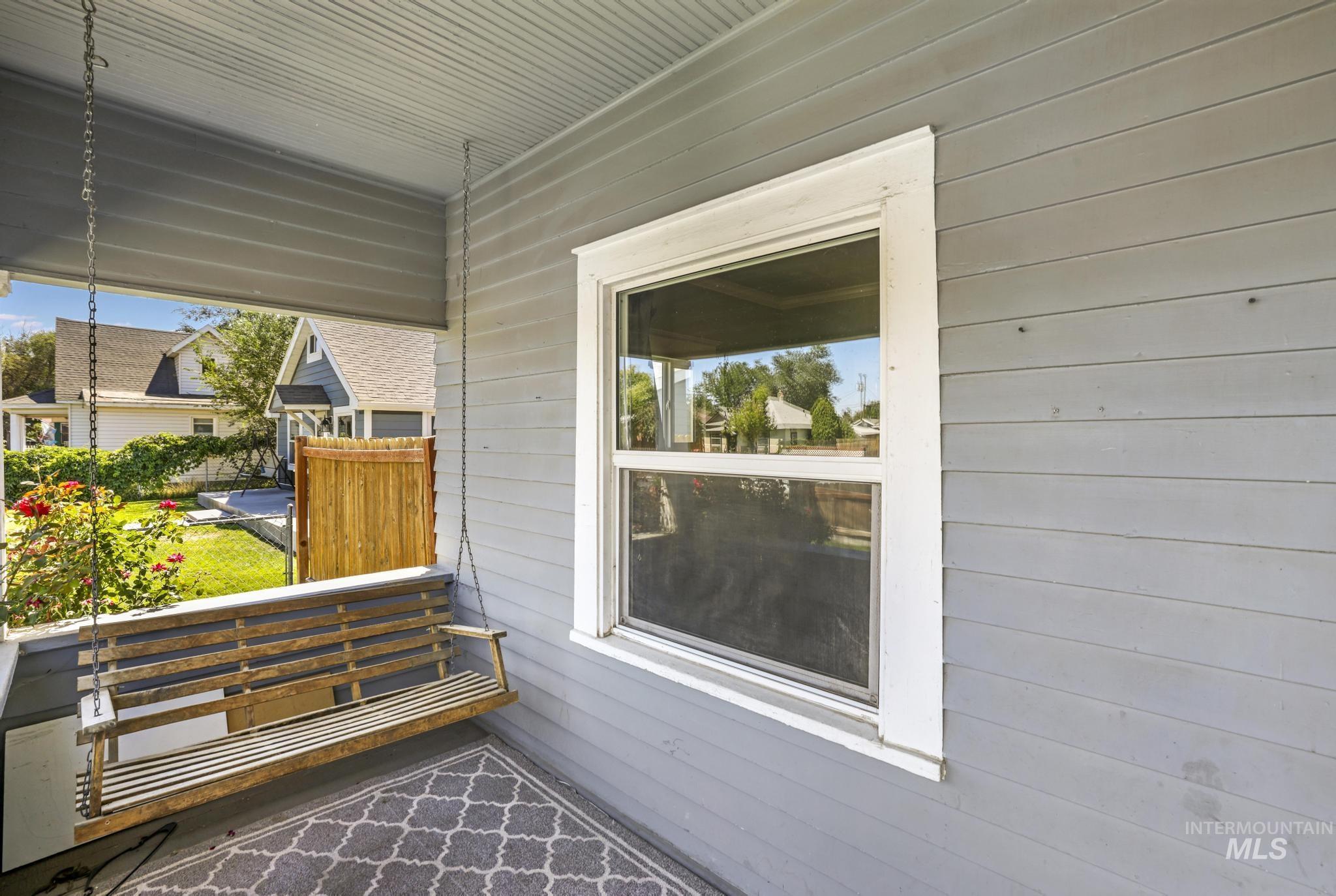 520 E 2nd Ave, Twin Falls, Idaho 83301, 3 Bedrooms, 2 Bathrooms, Residential For Sale, Price $264,000,MLS 98959032