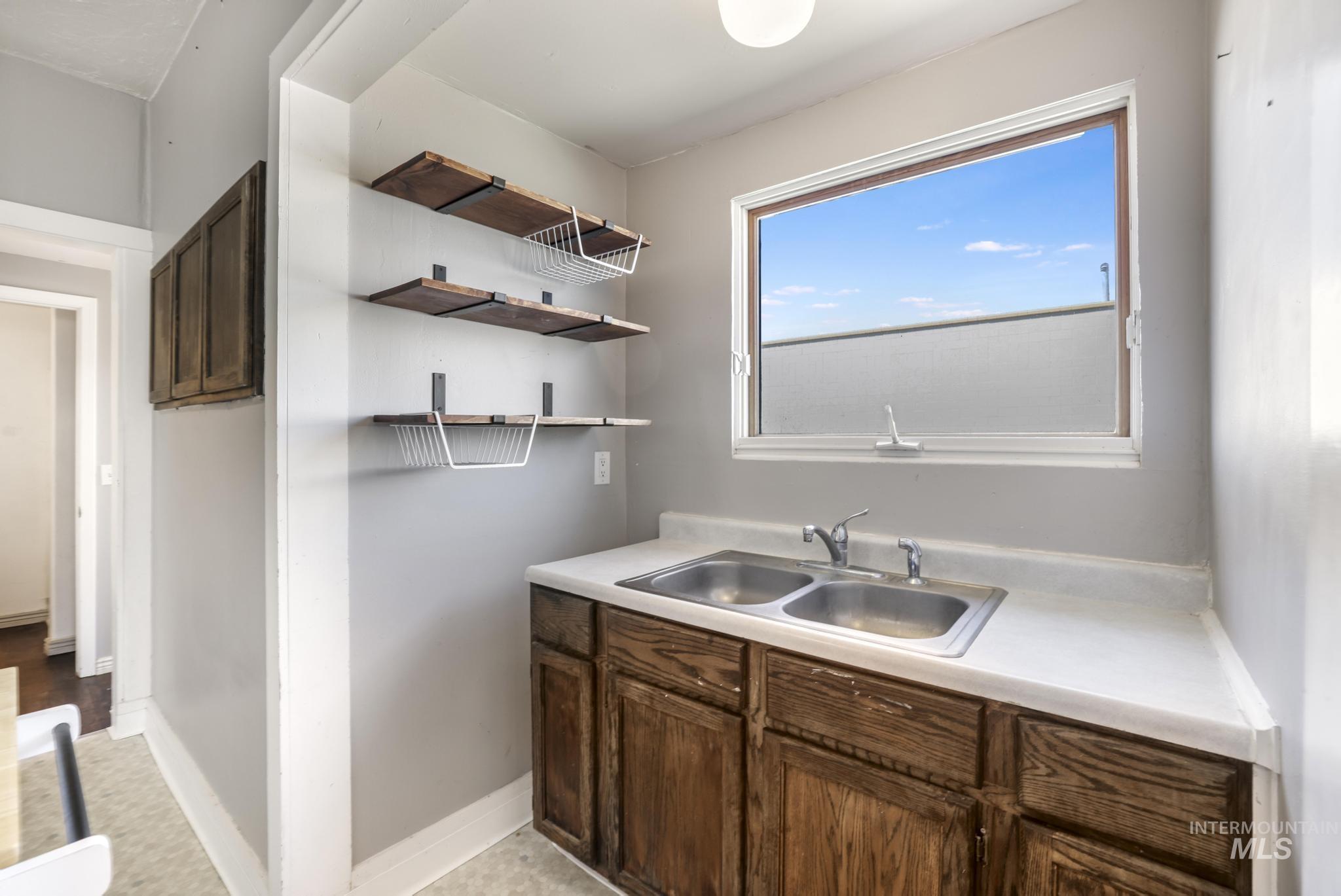 520 E 2nd Ave, Twin Falls, Idaho 83301, 3 Bedrooms, 2 Bathrooms, Residential For Sale, Price $264,000,MLS 98959032