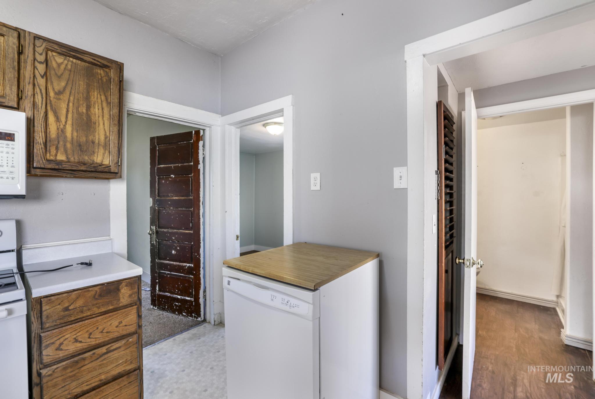 520 E 2nd Ave, Twin Falls, Idaho 83301, 3 Bedrooms, 2 Bathrooms, Residential For Sale, Price $264,000,MLS 98959032