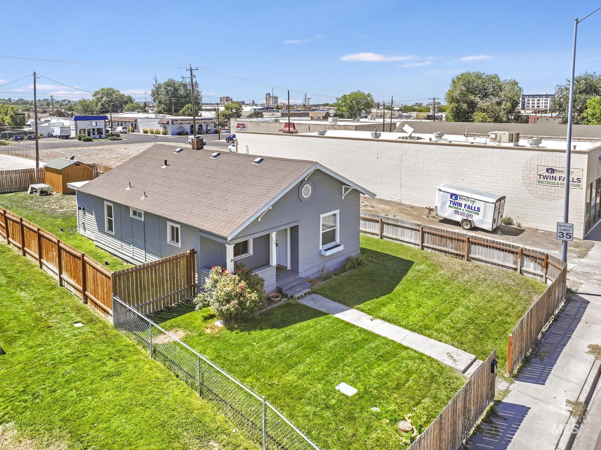 520 E 2nd Ave, Twin Falls, Idaho 83301, 3 Bedrooms, 2 Bathrooms, Residential For Sale, Price $264,000,MLS 98959032