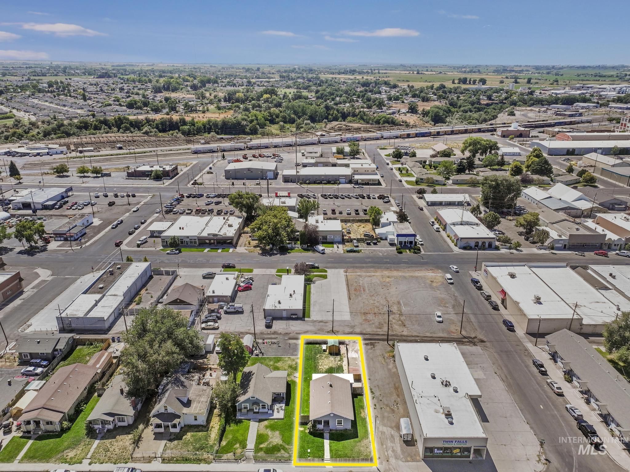 520 E 2nd Ave, Twin Falls, Idaho 83301, 3 Bedrooms, 2 Bathrooms, Residential For Sale, Price $264,000,MLS 98959032