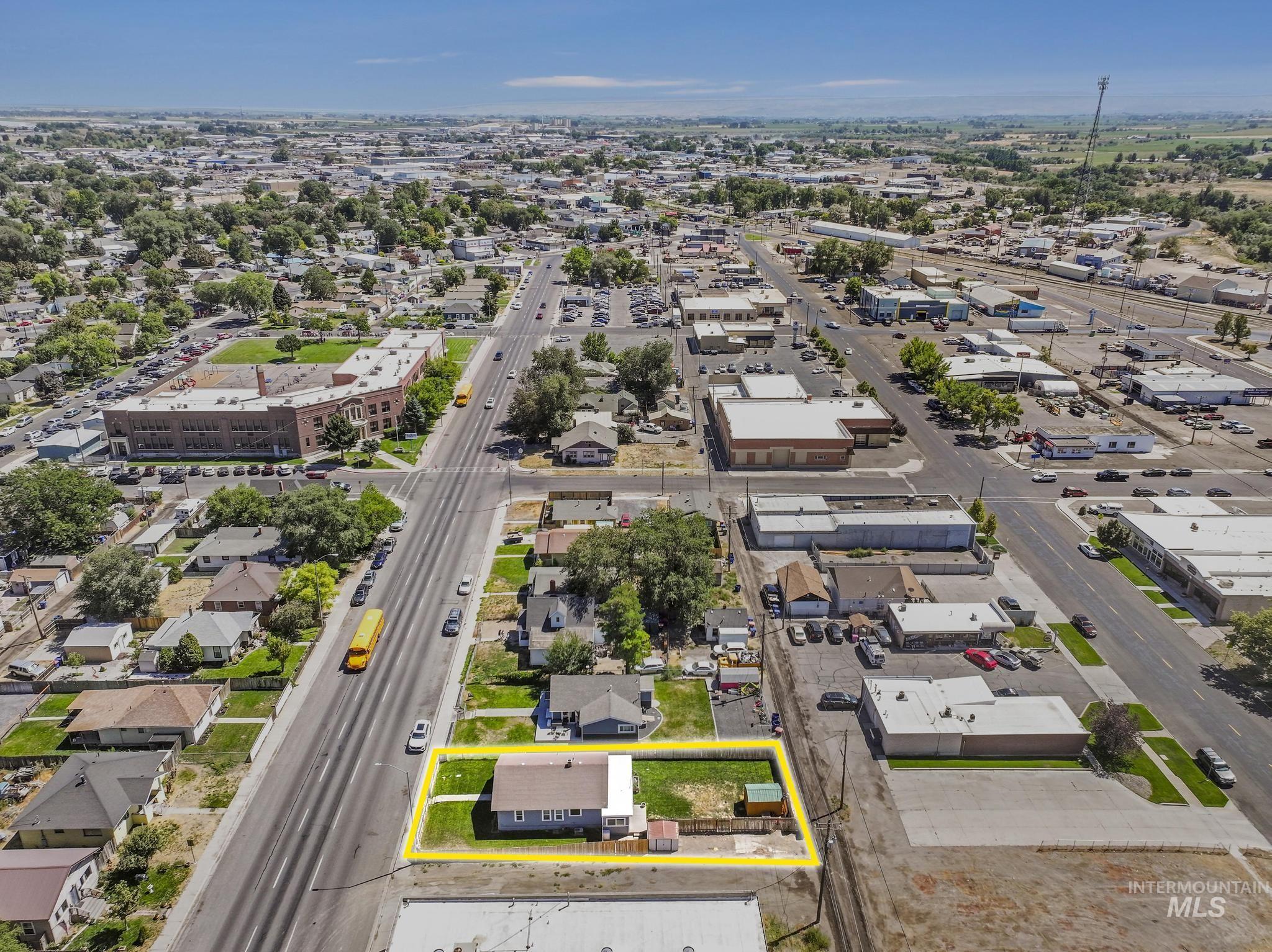 520 E 2nd Ave, Twin Falls, Idaho 83301, 3 Bedrooms, 2 Bathrooms, Residential For Sale, Price $264,000,MLS 98959032