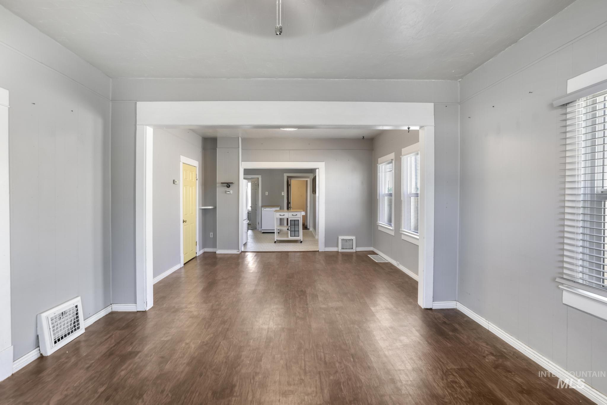 520 E 2nd Ave, Twin Falls, Idaho 83301, 3 Bedrooms, 2 Bathrooms, Residential For Sale, Price $264,000,MLS 98959032