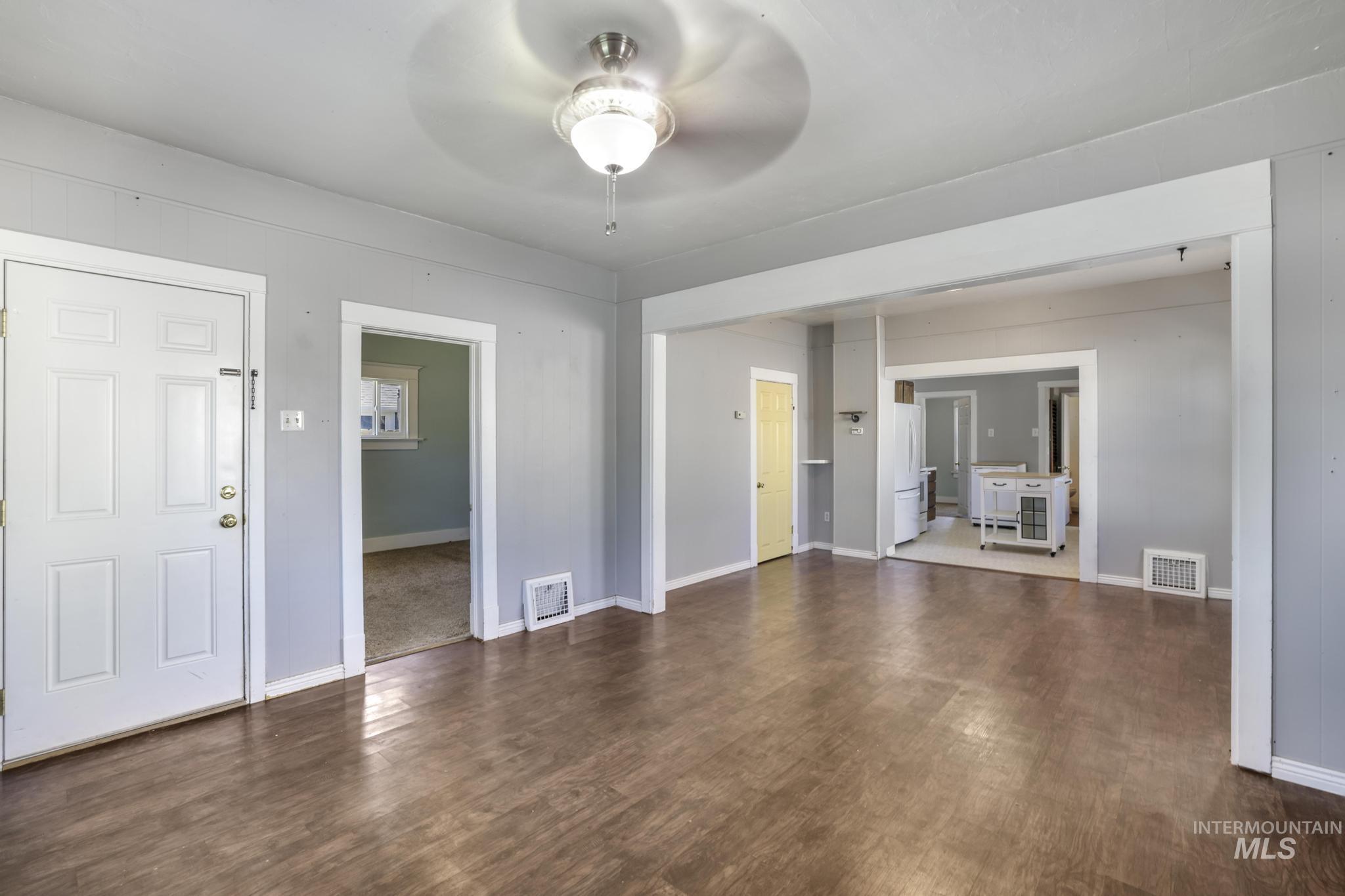 520 E 2nd Ave, Twin Falls, Idaho 83301, 3 Bedrooms, 2 Bathrooms, Residential For Sale, Price $264,000,MLS 98959032