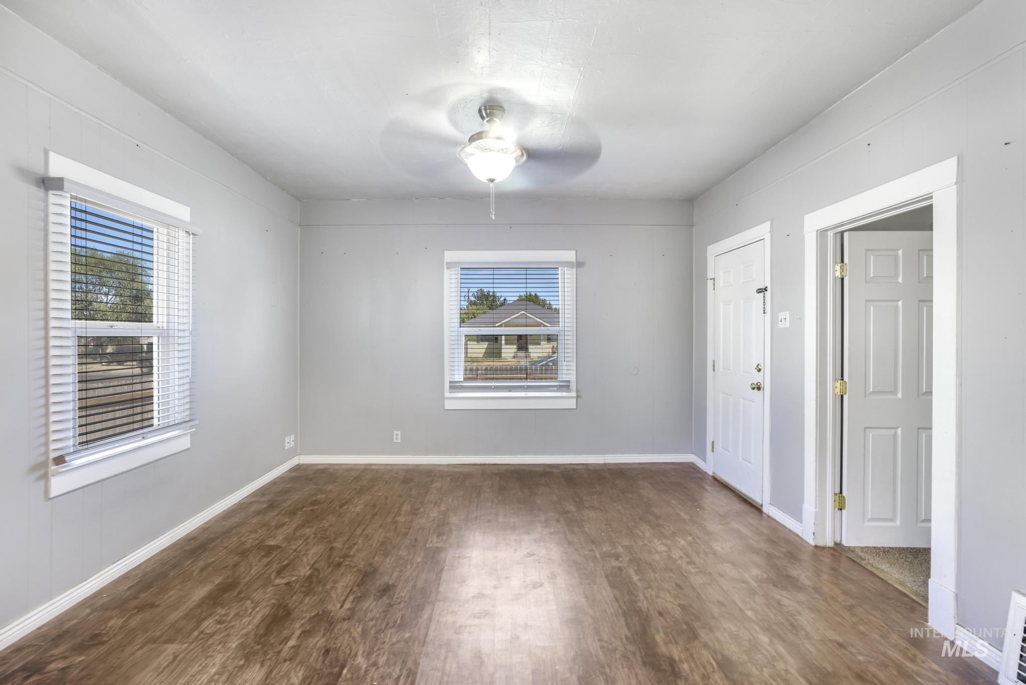 520 E 2nd Ave, Twin Falls, Idaho 83301, 3 Bedrooms, 2 Bathrooms, Residential For Sale, Price $264,000,MLS 98959032