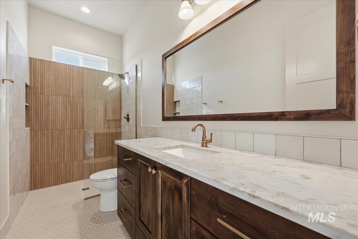 7186 E Chicken Hawk Loop, Nampa, Idaho 83686, 3 Bedrooms, 2.5 Bathrooms, Residential For Sale, Price $779,900,MLS 98959070