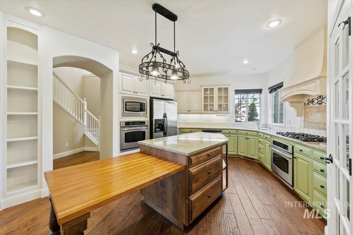 1751 W Salerno St, Meridian, Idaho 83646-5097, 3 Bedrooms, 2.5 Bathrooms, Residential For Sale, Price $690,000,MLS 98959081