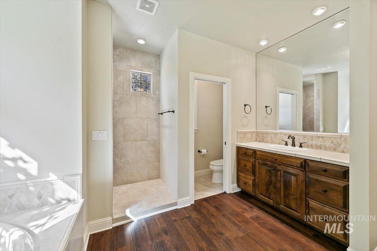 1751 W Salerno St, Meridian, Idaho 83646-5097, 3 Bedrooms, 2.5 Bathrooms, Residential For Sale, Price $690,000,MLS 98959081