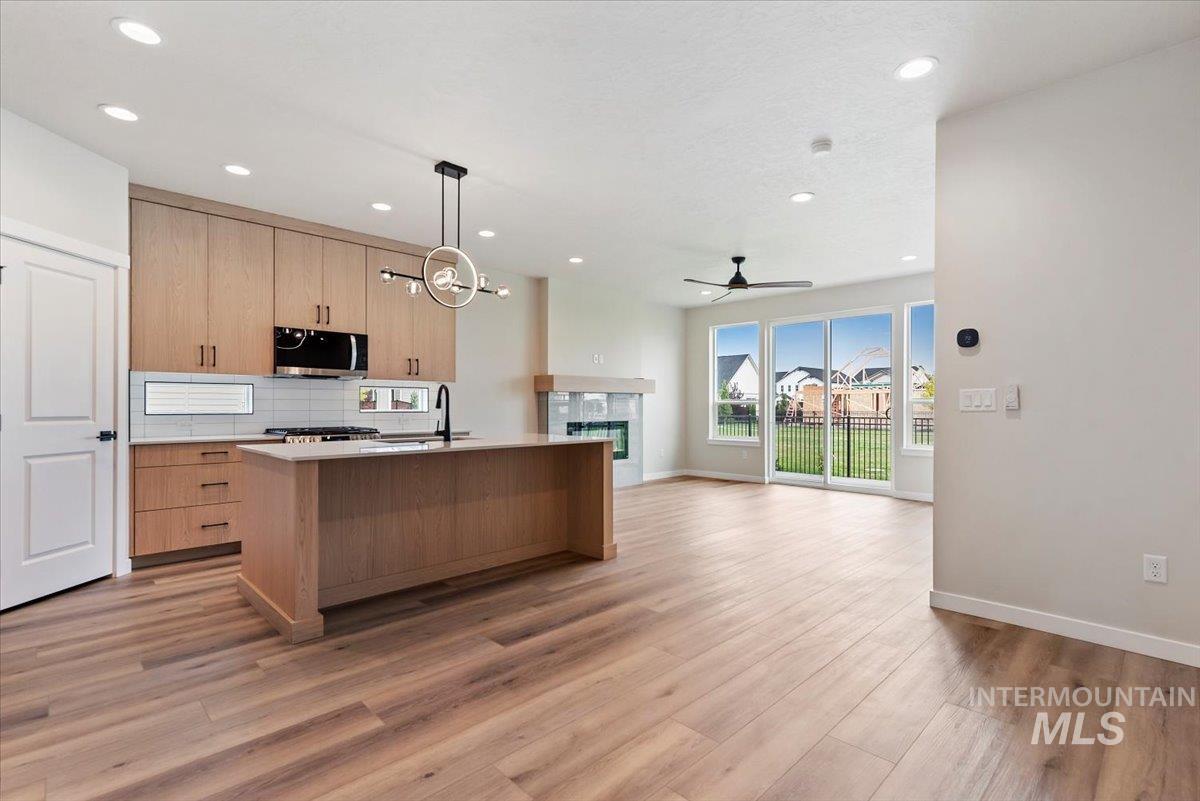 3866 W Spring House Ln, Eagle, Idaho 83616-1017, 4 Bedrooms, 2.5 Bathrooms, Residential For Sale, Price $549,900,MLS 98959125