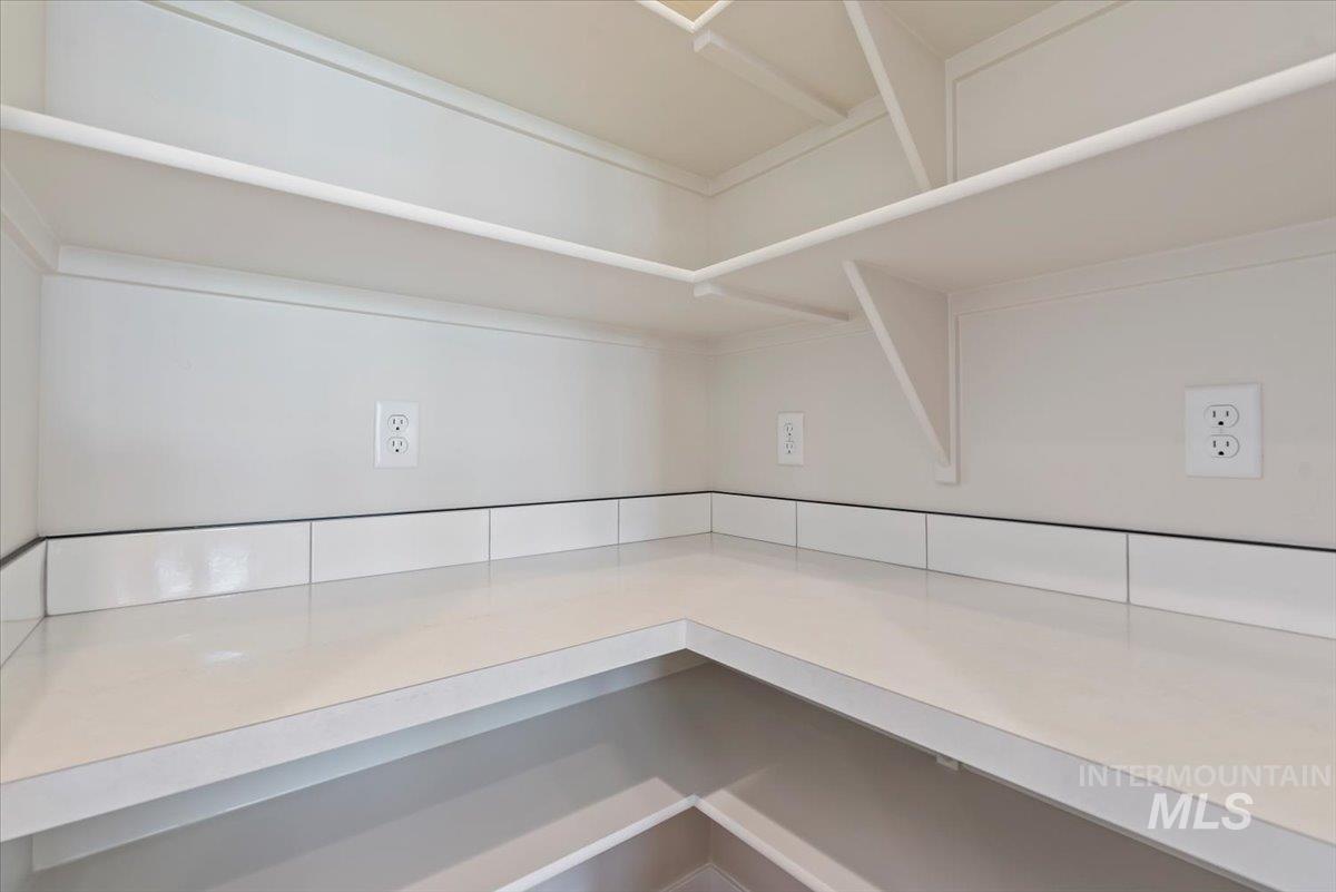 3866 W Spring House Ln, Eagle, Idaho 83616-1017, 4 Bedrooms, 2.5 Bathrooms, Residential For Sale, Price $549,900,MLS 98959125