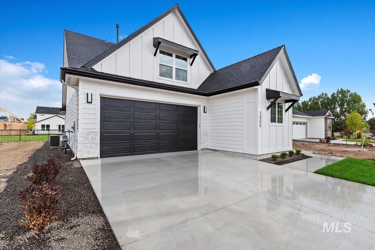 3866 W Spring House Ln, Eagle, Idaho 83616-1017, 4 Bedrooms, 2.5 Bathrooms, Residential For Sale, Price $549,900,MLS 98959125