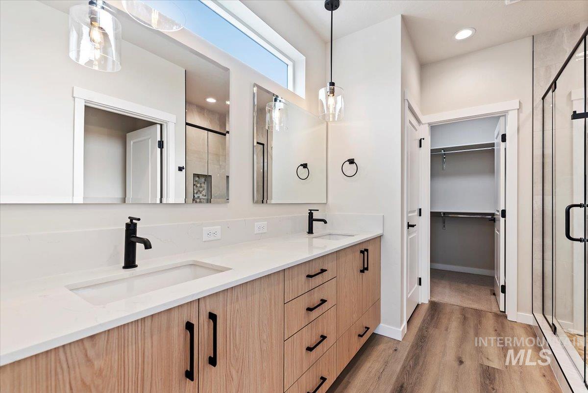 3866 W Spring House Ln, Eagle, Idaho 83616-1017, 4 Bedrooms, 2.5 Bathrooms, Residential For Sale, Price $549,900,MLS 98959125