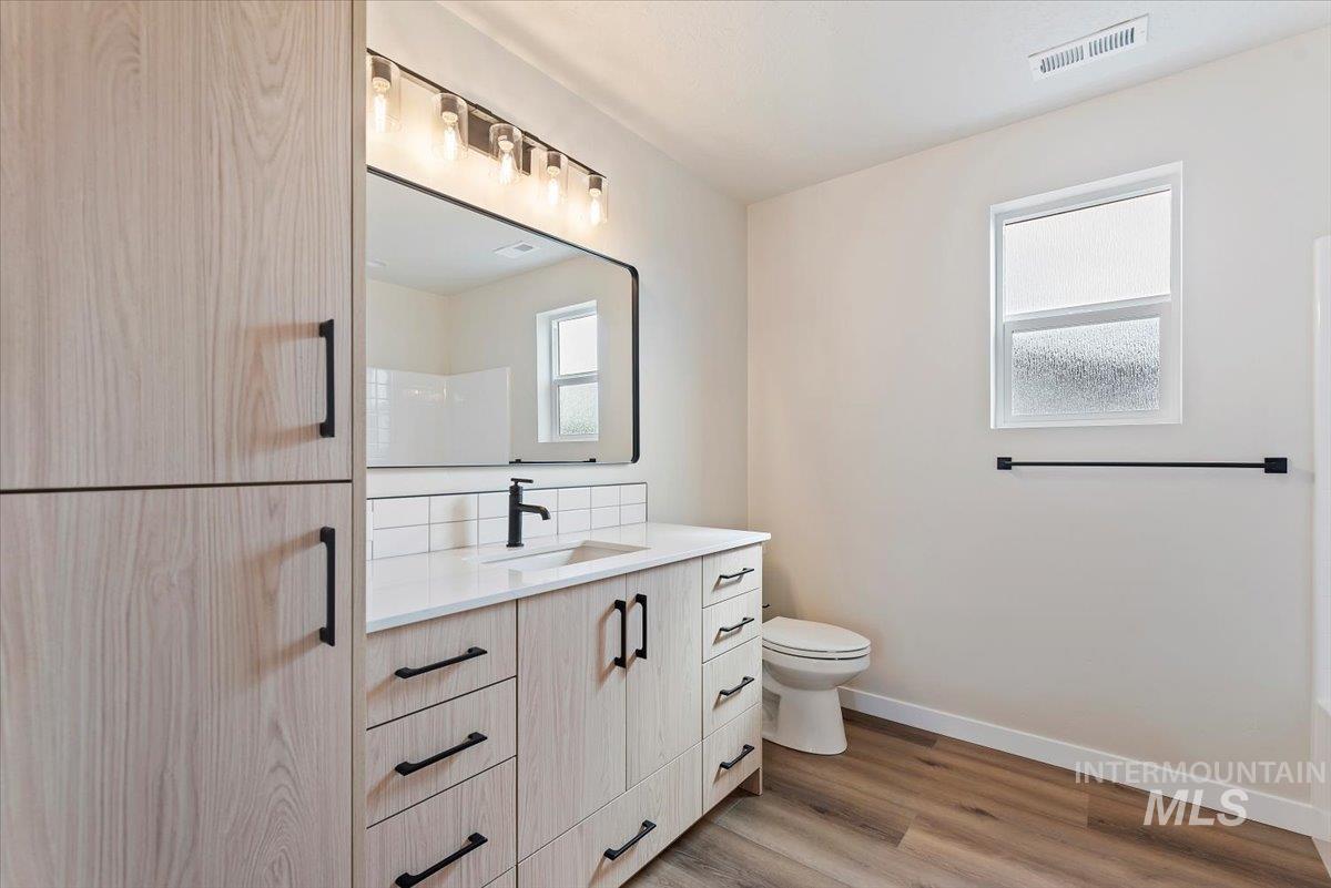 3866 W Spring House Ln, Eagle, Idaho 83616-1017, 4 Bedrooms, 2.5 Bathrooms, Residential For Sale, Price $549,900,MLS 98959125