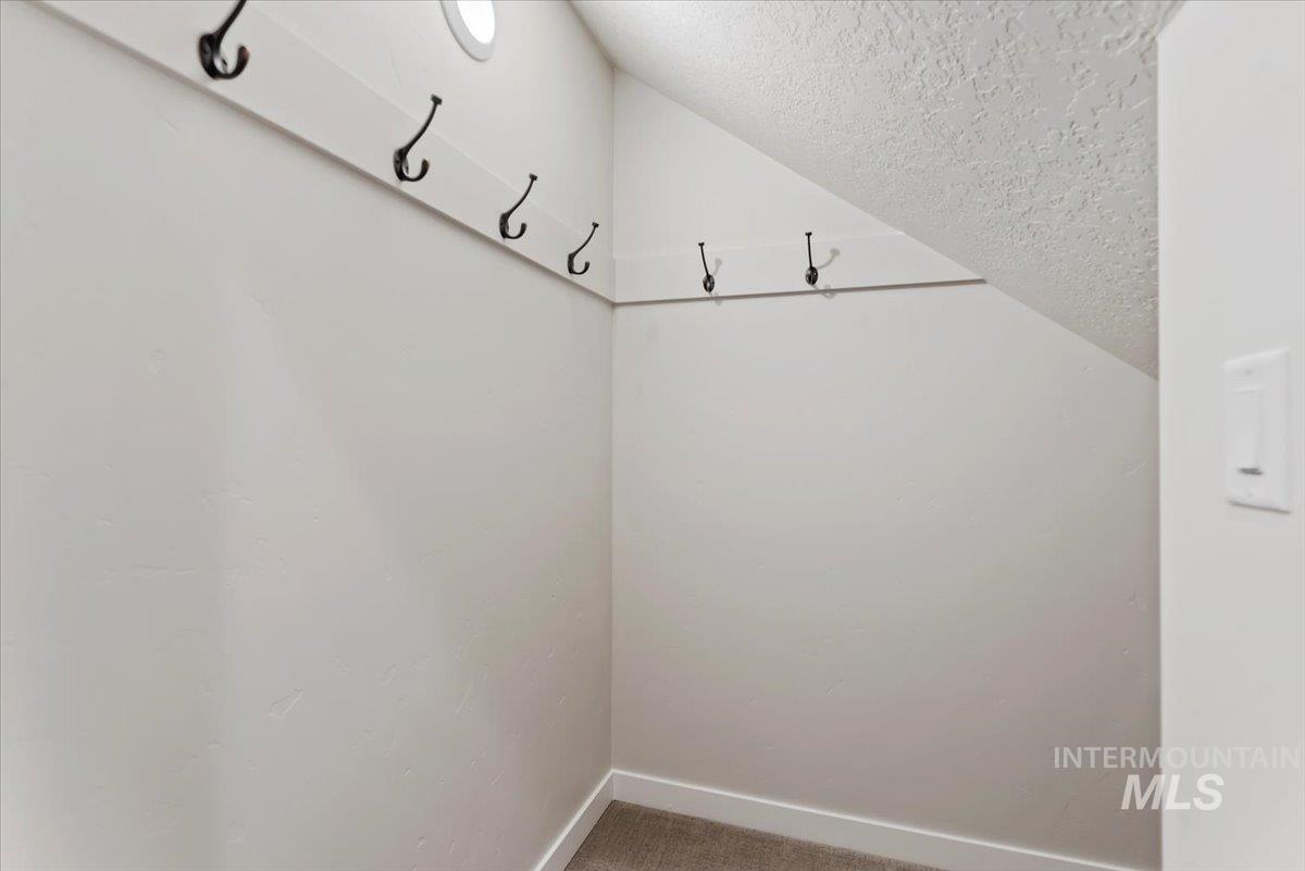 3866 W Spring House Ln, Eagle, Idaho 83616-1017, 4 Bedrooms, 2.5 Bathrooms, Residential For Sale, Price $549,900,MLS 98959125