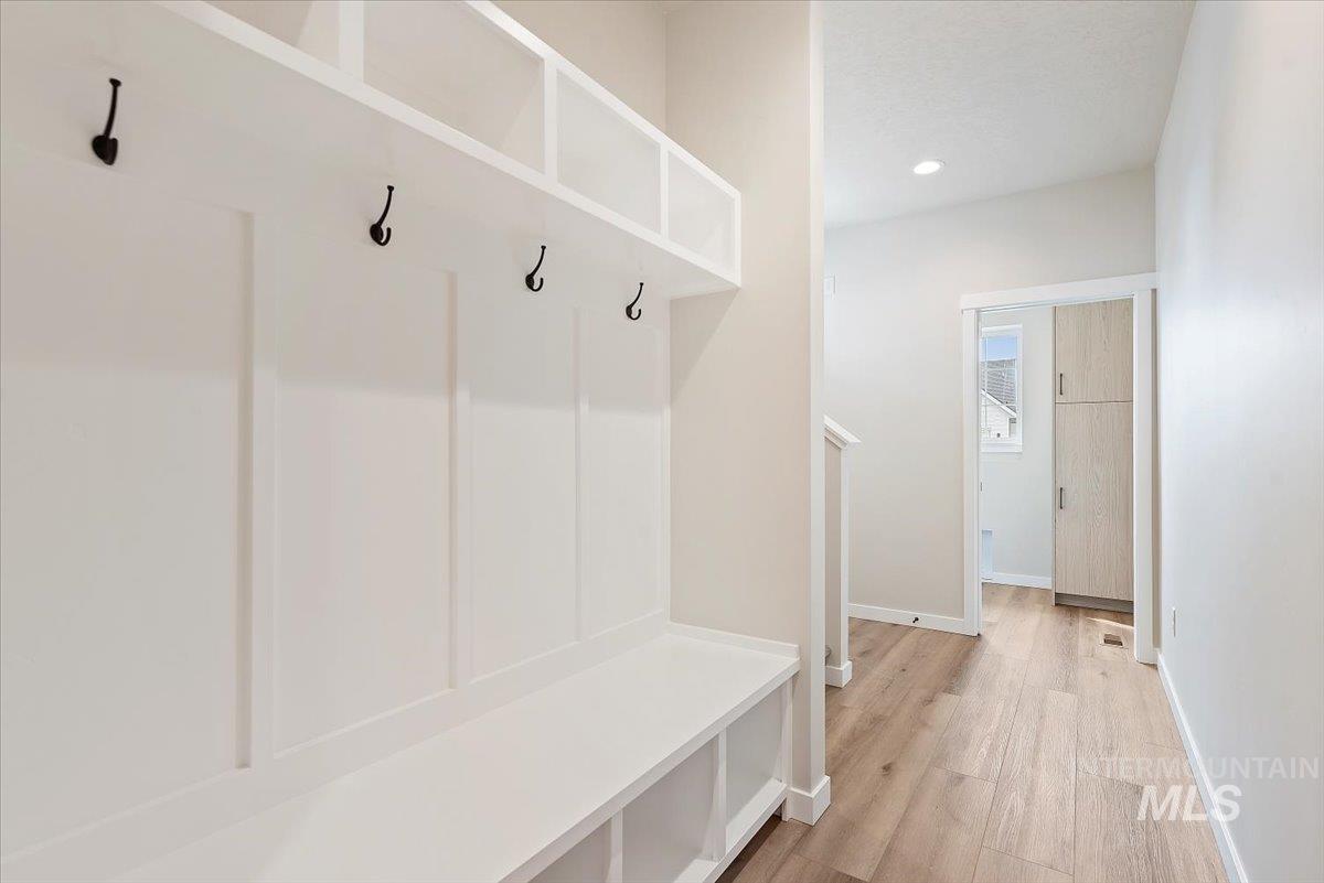 3866 W Spring House Ln, Eagle, Idaho 83616-1017, 4 Bedrooms, 2.5 Bathrooms, Residential For Sale, Price $549,900,MLS 98959125