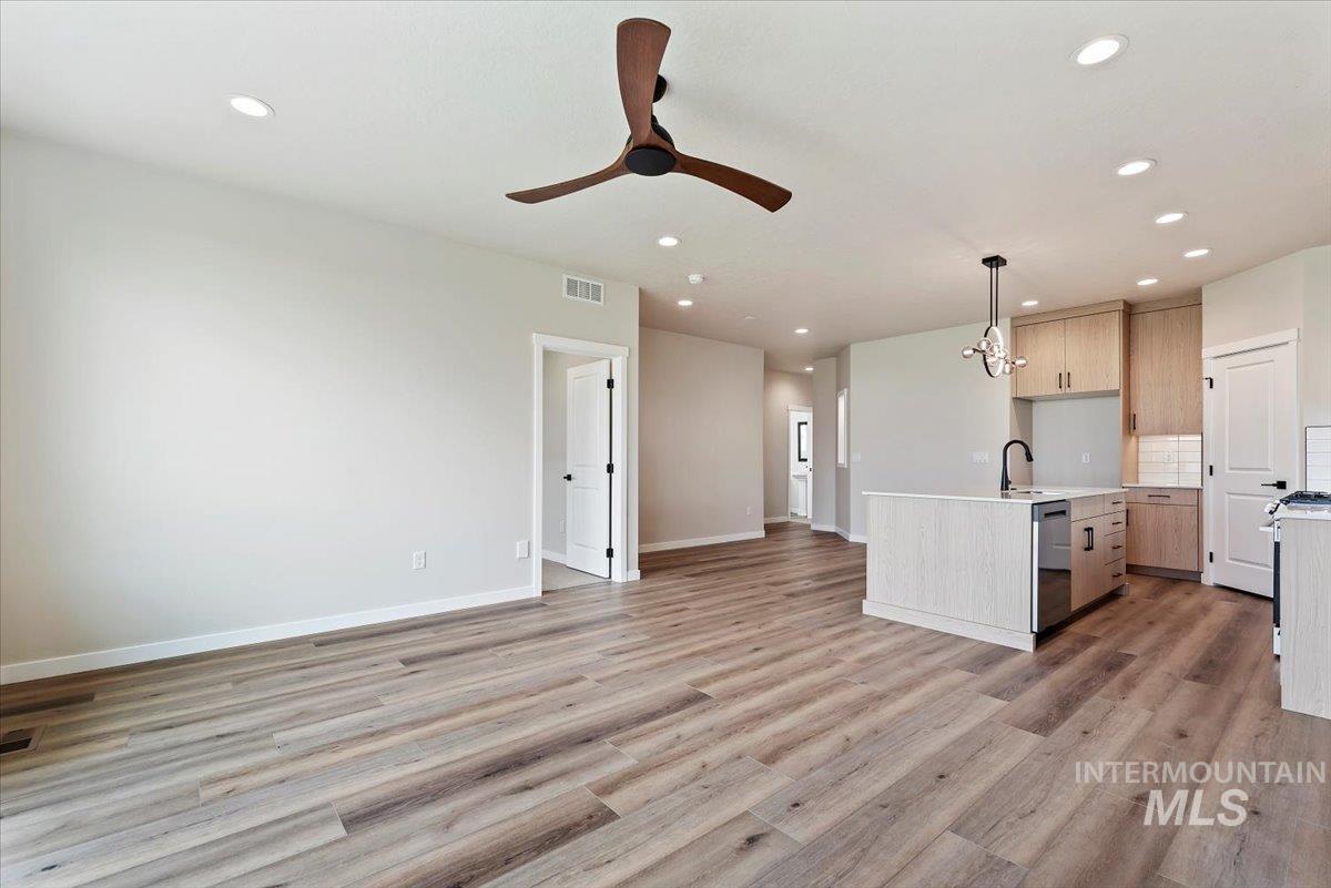 3866 W Spring House Ln, Eagle, Idaho 83616-1017, 4 Bedrooms, 2.5 Bathrooms, Residential For Sale, Price $549,900,MLS 98959125