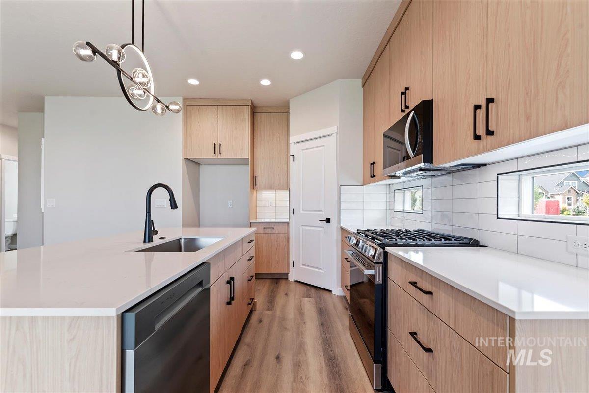 3866 W Spring House Ln, Eagle, Idaho 83616-1017, 4 Bedrooms, 2.5 Bathrooms, Residential For Sale, Price $549,900,MLS 98959125