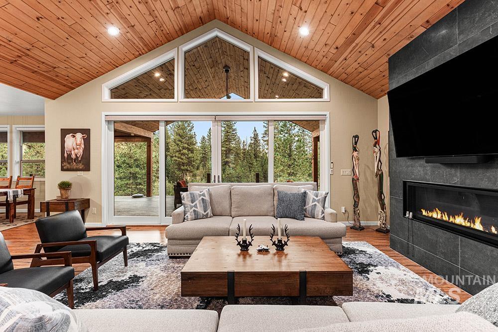 86 Tacoma Place, Garden Valley, Idaho 83622, 3 Bedrooms, 2.5 Bathrooms, Residential For Sale, Price $3,650,000,MLS 98959130