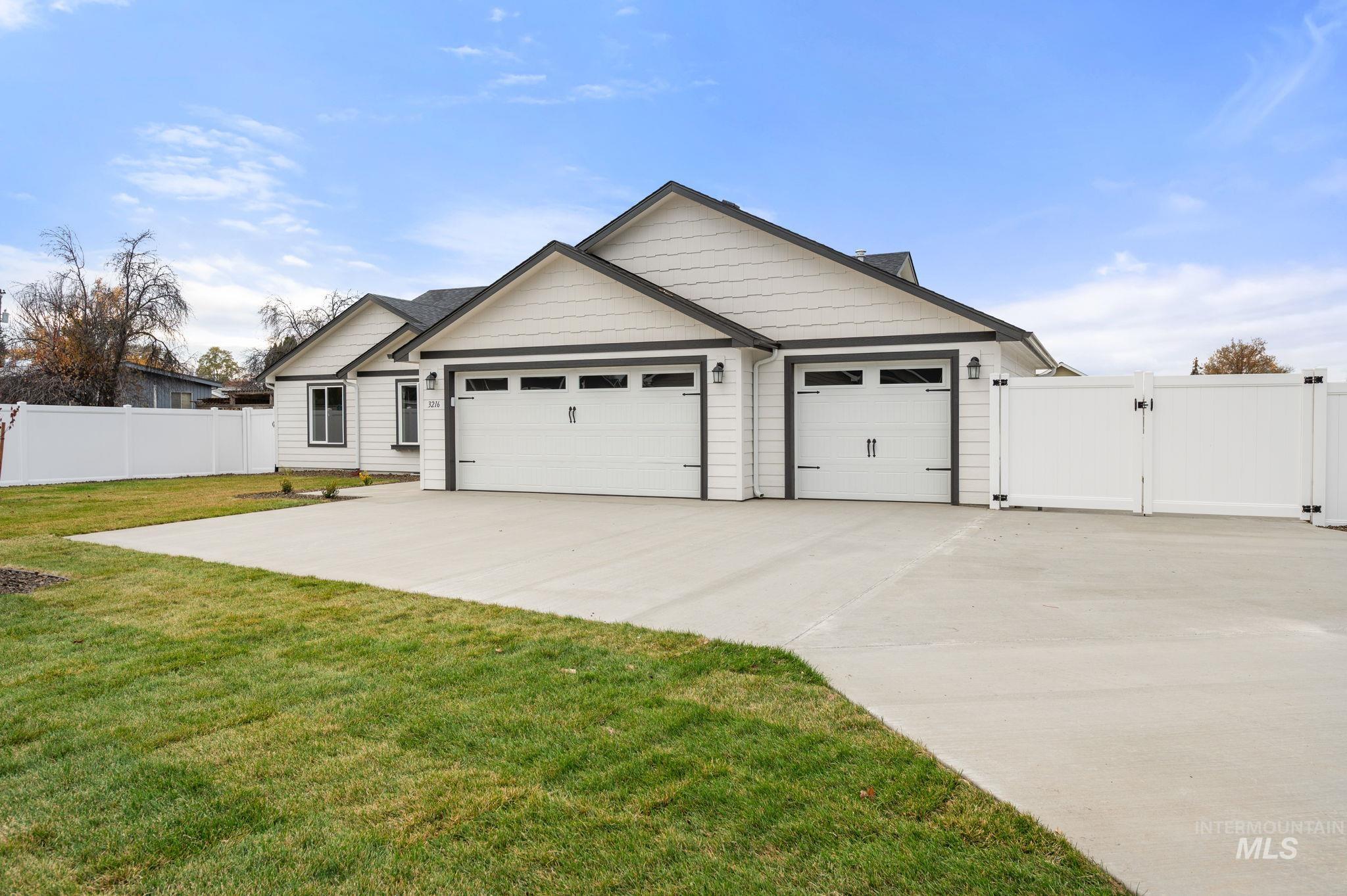 3216 Blackhawk Court, Lewiston, Idaho 83501, 3 Bedrooms, 2 Bathrooms, Residential For Sale, Price $565,000,MLS 98959153