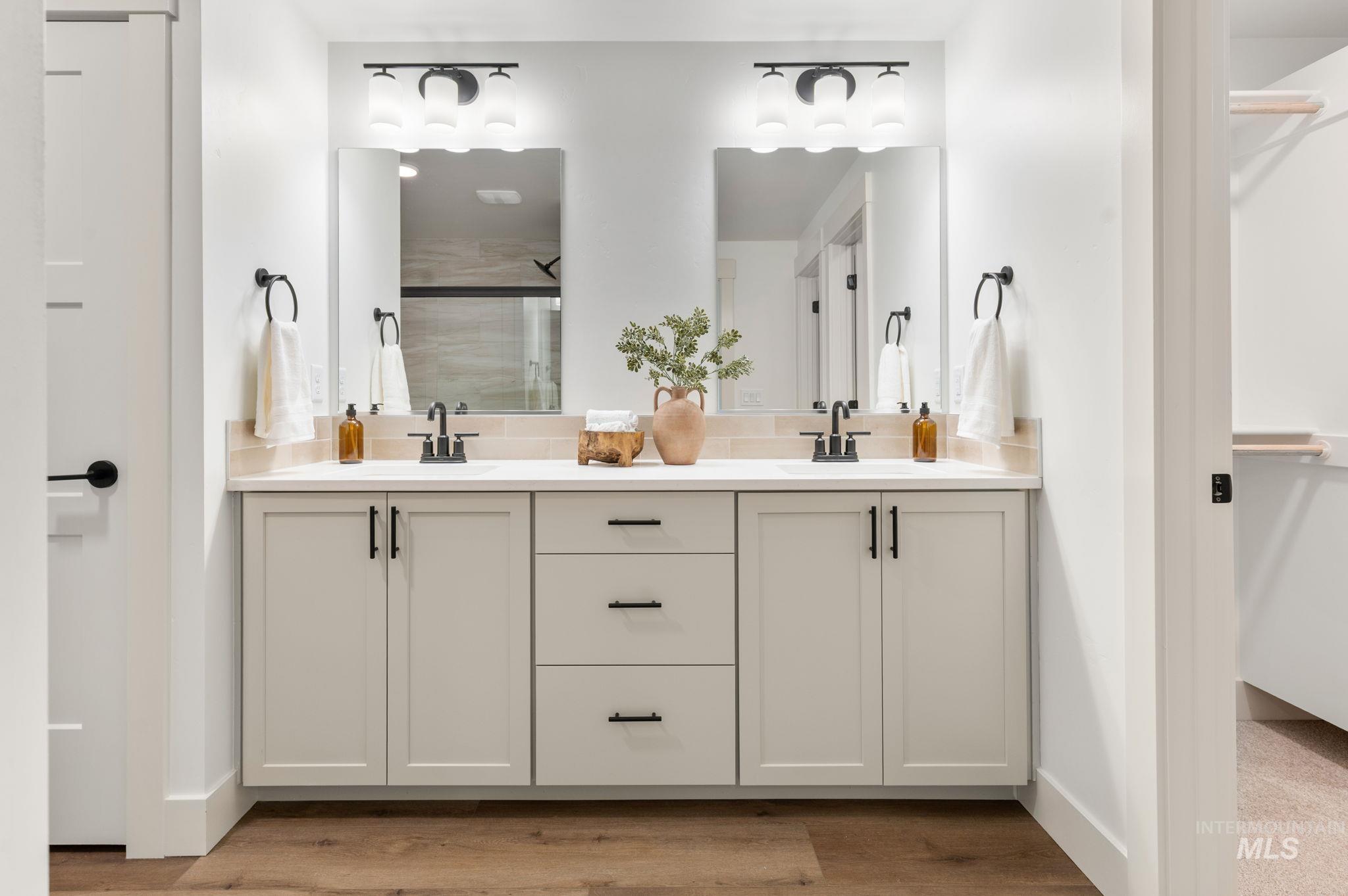 3216 Blackhawk Court, Lewiston, Idaho 83501, 3 Bedrooms, 2 Bathrooms, Residential For Sale, Price $565,000,MLS 98959153