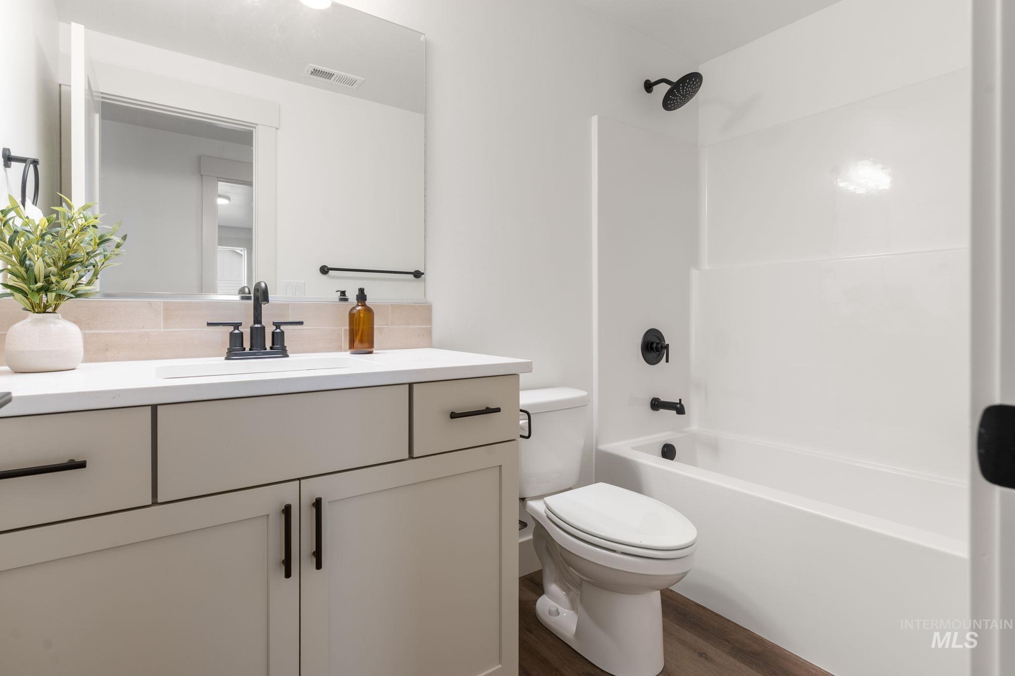 3216 Blackhawk Court, Lewiston, Idaho 83501, 3 Bedrooms, 2 Bathrooms, Residential For Sale, Price $565,000,MLS 98959153