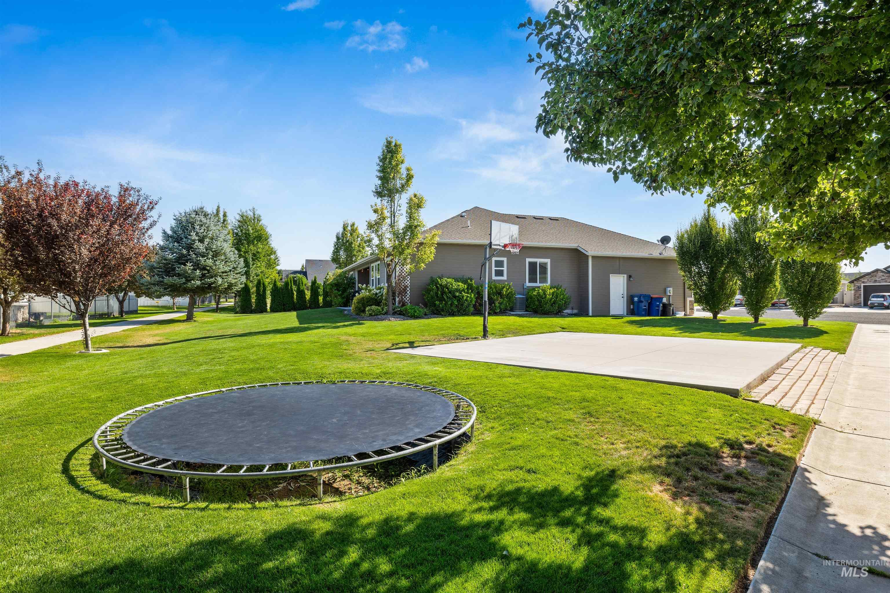 1378 Misty Meadows Ct, Twin Falls, Idaho 83301, 6 Bedrooms, 3 Bathrooms, Residential For Sale, Price $569,000, 98959165