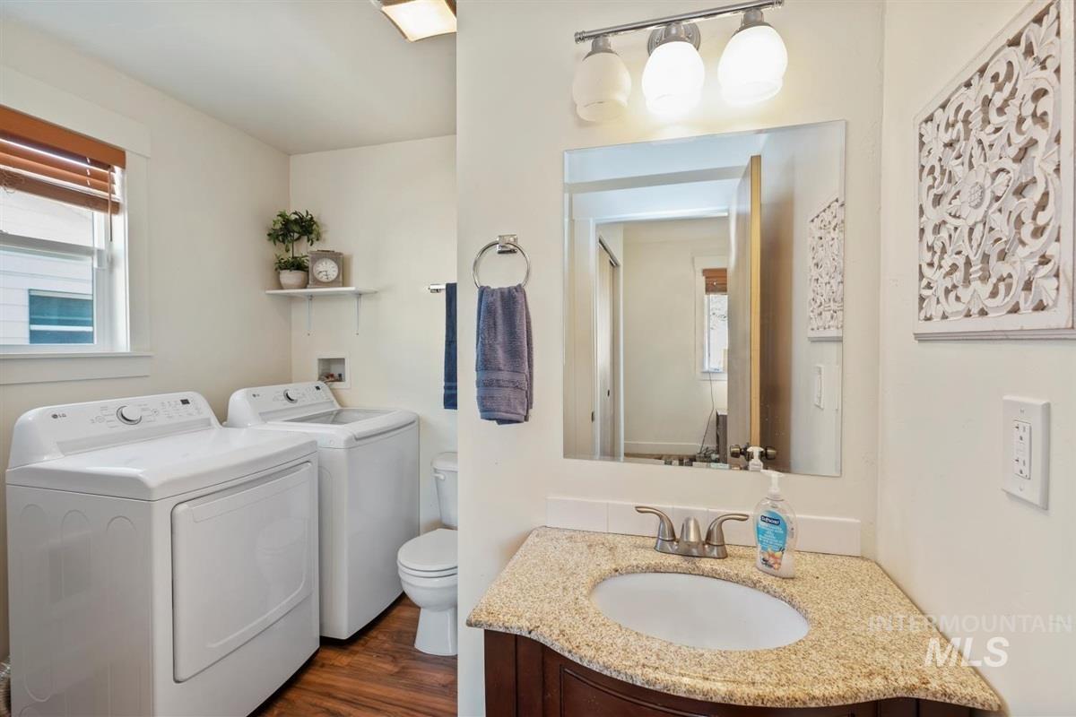 835 N 8th E, Mountain Home, Idaho 83647, 2 Bedrooms, 2 Bathrooms, Residential For Sale, Price $270,000,MLS 98959176