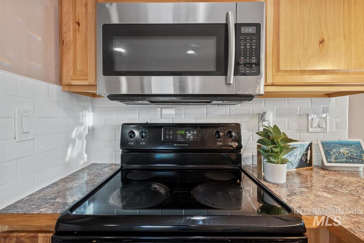 835 N 8th E, Mountain Home, Idaho 83647, 2 Bedrooms, 2 Bathrooms, Residential For Sale, Price $270,000,MLS 98959176