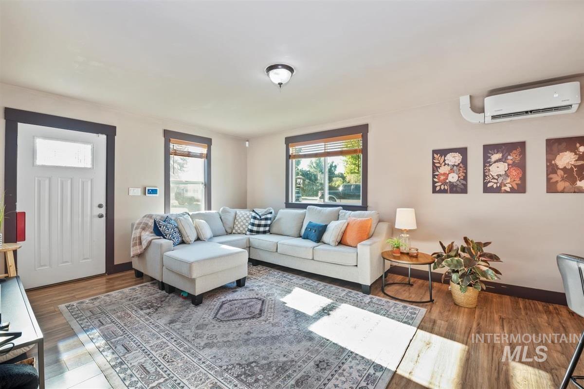 835 N 8th E, Mountain Home, Idaho 83647, 2 Bedrooms, 2 Bathrooms, Residential For Sale, Price $270,000,MLS 98959176