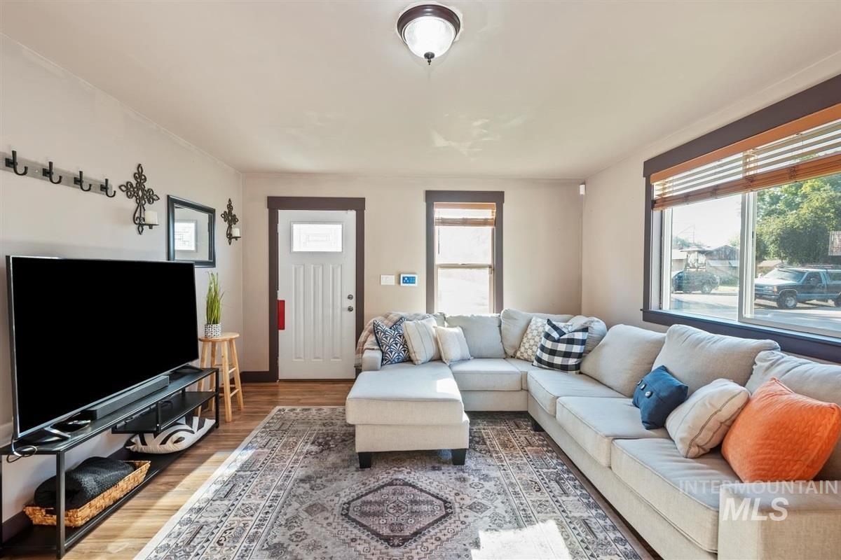 835 N 8th E, Mountain Home, Idaho 83647, 2 Bedrooms, 2 Bathrooms, Residential For Sale, Price $270,000,MLS 98959176