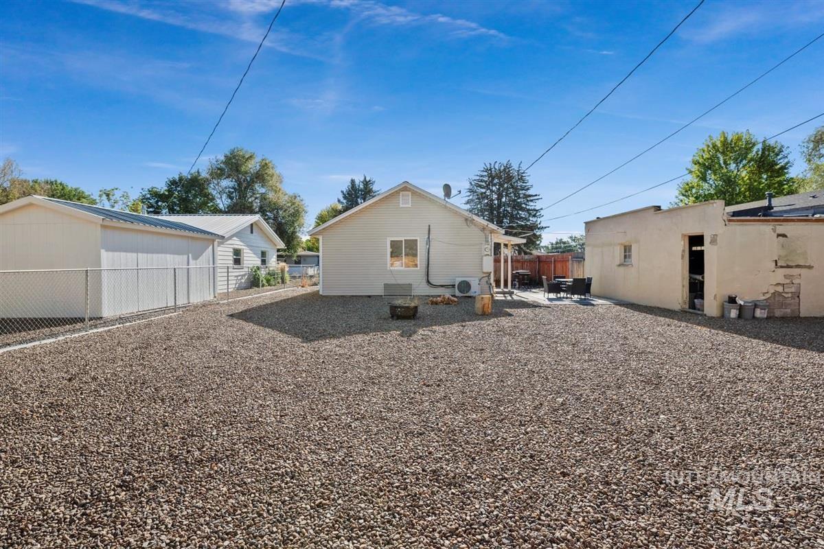 835 N 8th E, Mountain Home, Idaho 83647, 2 Bedrooms, 2 Bathrooms, Residential For Sale, Price $270,000,MLS 98959176