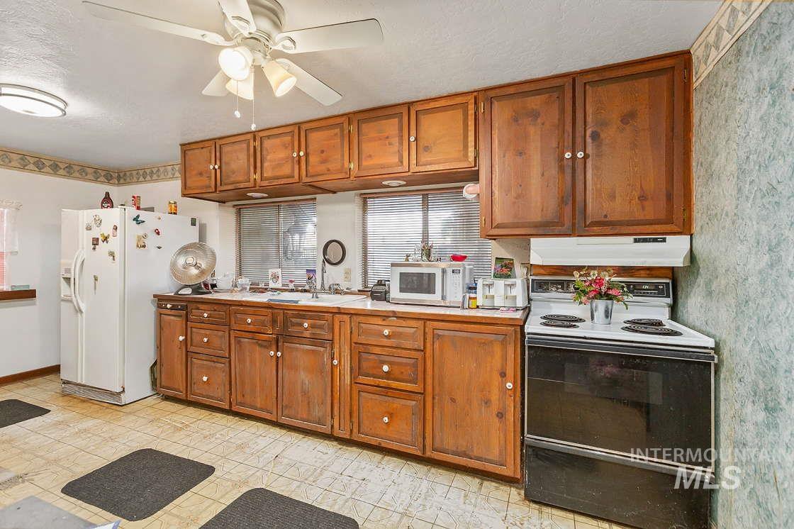 4940 Hatwai Road, Lewiston, Idaho 83501, 2 Bedrooms, 2 Bathrooms, Residential For Sale, Price $422,000,MLS 98959256