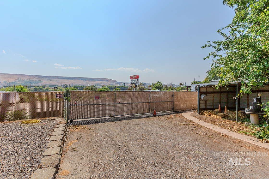 4940 Hatwai Road, Lewiston, Idaho 83501, 2 Bedrooms, 2 Bathrooms, Residential For Sale, Price $422,000,MLS 98959256